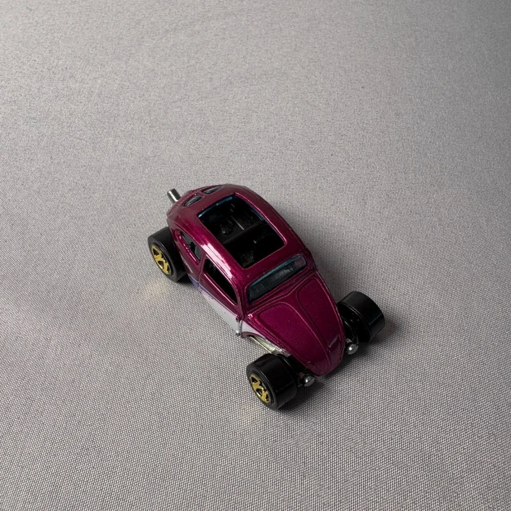 Hot Wheels Custom Volkswagen Beetle Magenta Metallic Diecast Car 1:64 Thailand